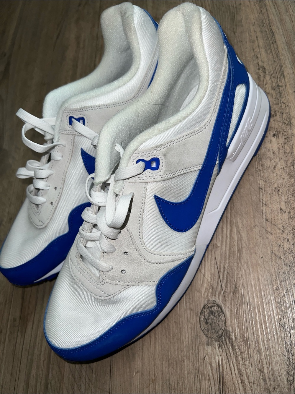 Nike Men's White & Royal Blue Low-Top Sneakers